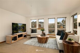 Building Photo - 827 Hiawatha Plz S
