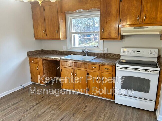 Building Photo - 26 Whiteoak Cir