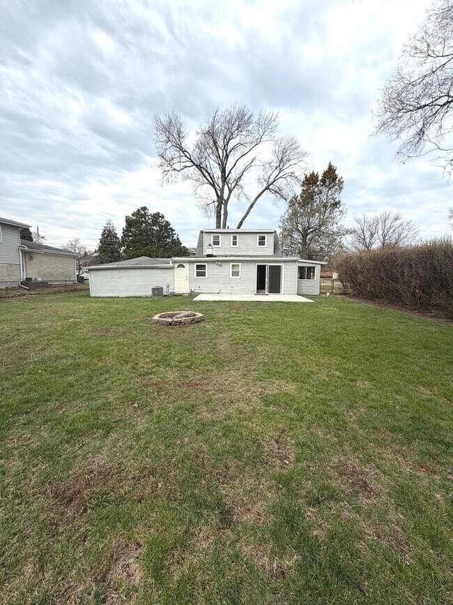 Building Photo - 2209 Douglas Ave