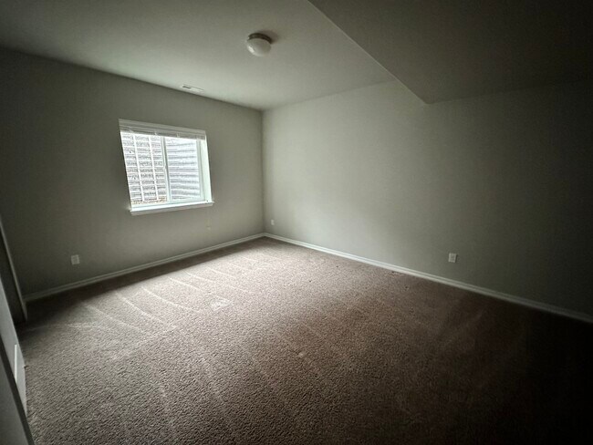 3/3 bedroom basement - 17451 Leisure Lake Dr
