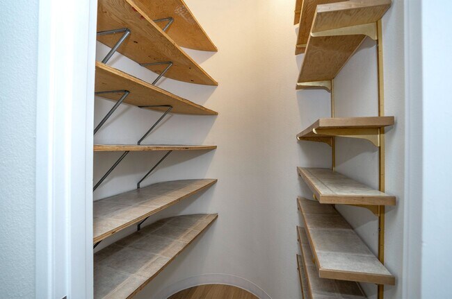 Building Photo - Remodeled 2BR w/ Garage, Fenced Yard & Stainless Steel Appliances