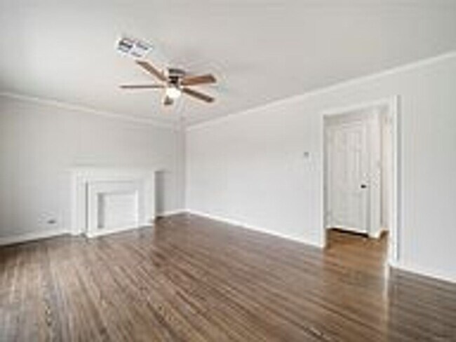 Building Photo - Updated 2 Bed 1 Bath Rental Home Tulsa