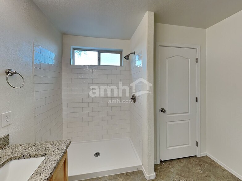 Building Photo - 7884 W Mural Hill Dr