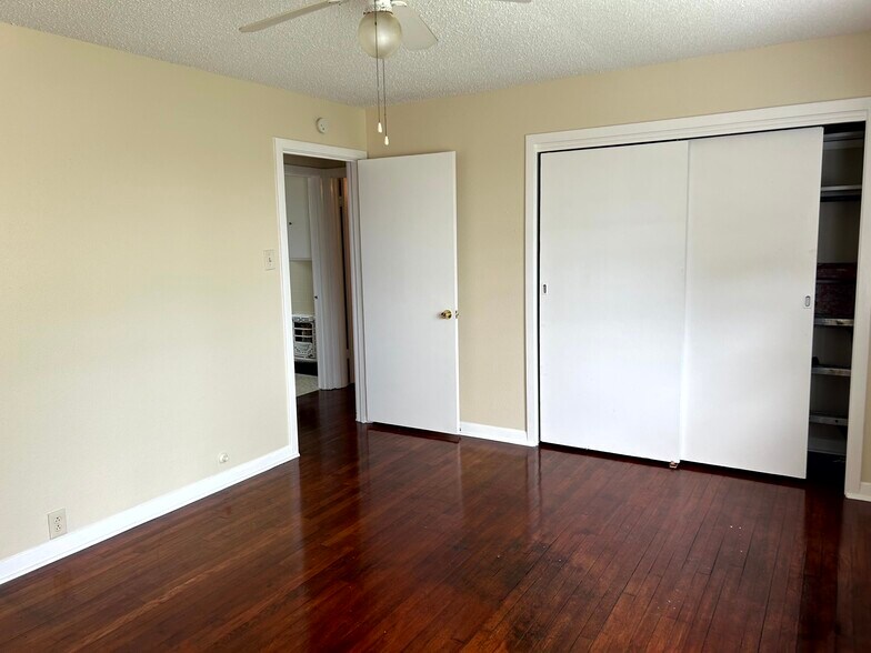 Building Photo - 4928 Avenue O