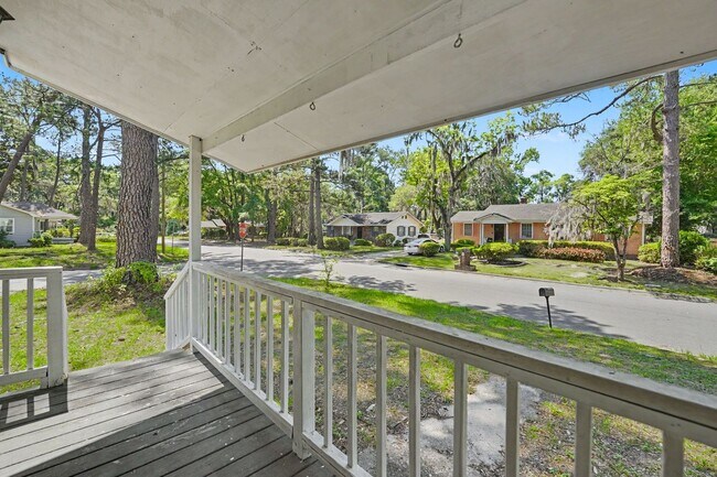 Building Photo - 3 Bed 2 Bath Home with Great Outdoor Space!