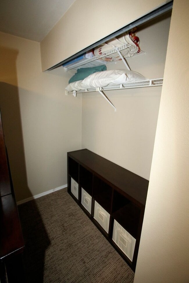 Building Photo - 2 Bed, 2 Bath Furnished Condo in East Anchorage!