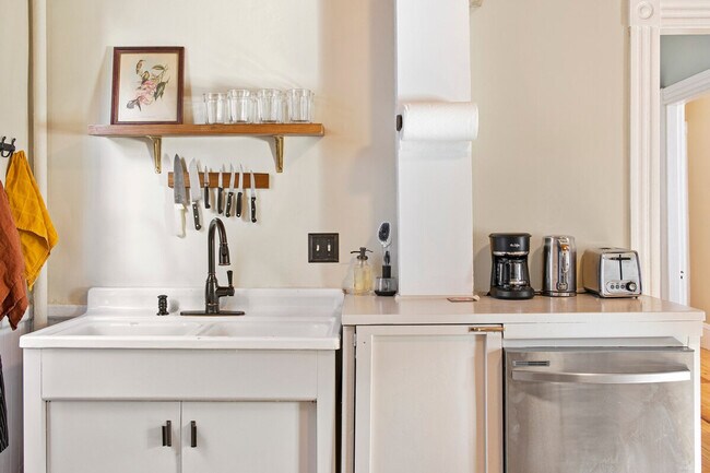 Building Photo - 53 Prescott St