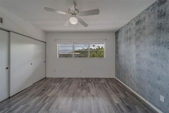 Building Photo - 2441 Persian Dr