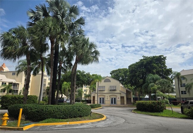Building Photo - 8290 Lake Dr