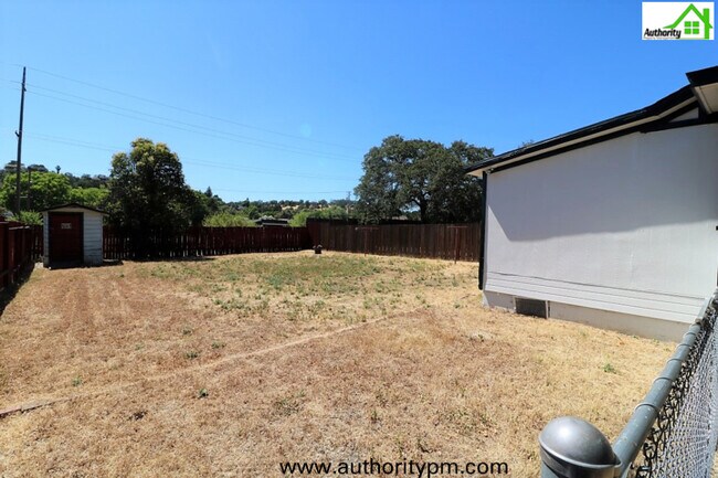 Building Photo - 3240 Veda - West Redding - "Pet Considered"
