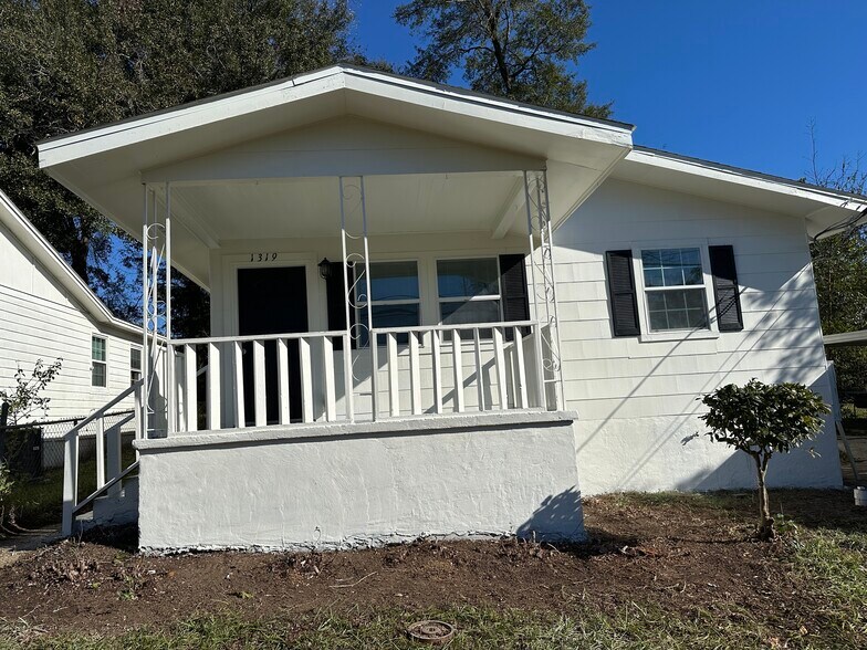 Building Photo - 1319 Colorado St