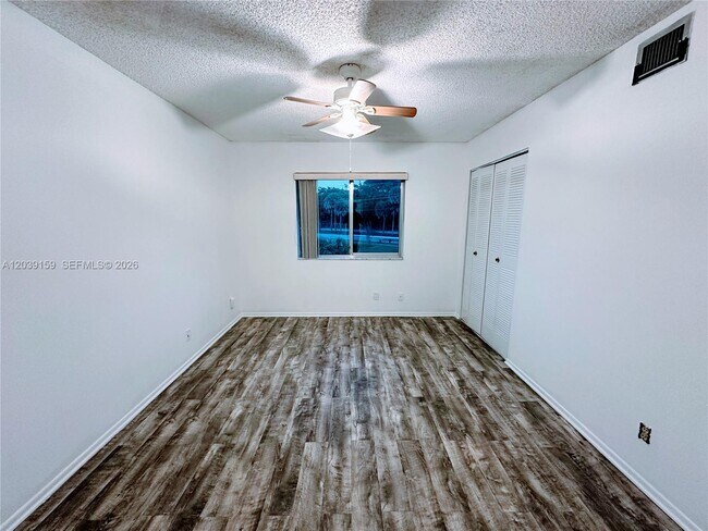 Building Photo - 107 Gardens Dr