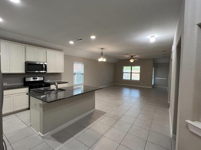 Building Photo - 218 Sintra Lk Wy