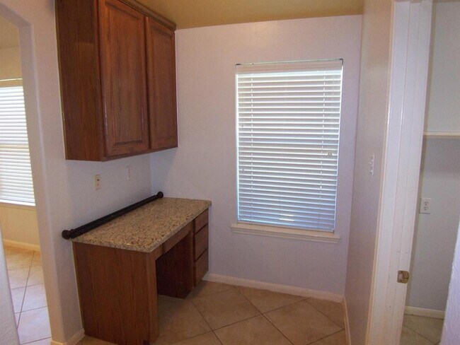 Building Photo - 25910 N Lakefair Dr