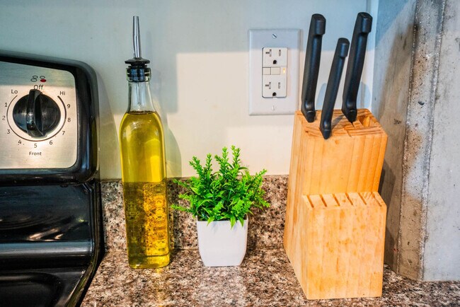 Building Photo - 333 E Roosevelt St