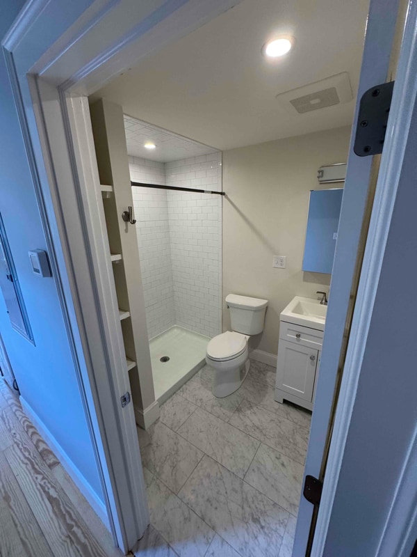 Building Photo - 393 Essex St