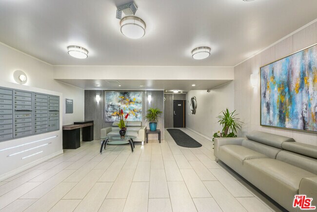 Building Photo - 1727 S Bentley Ave