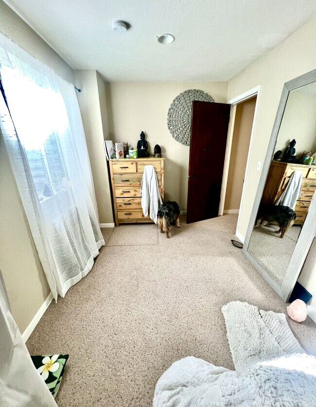 Building Photo - 3234 W Girard Ave