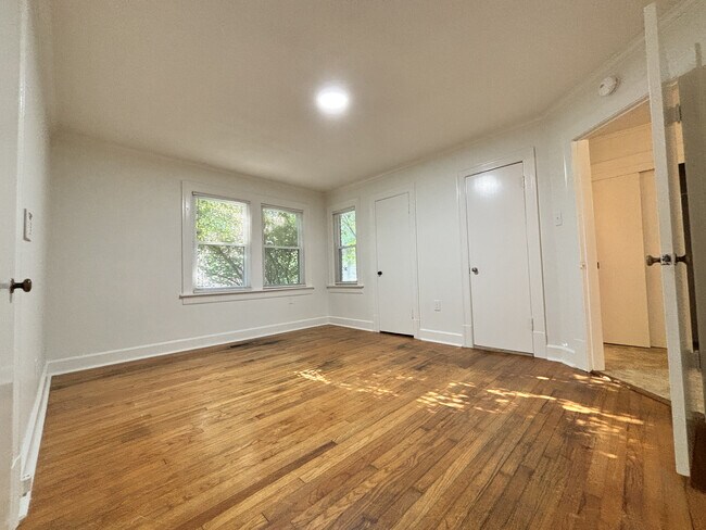 Building Photo - 1301 Richland Pl