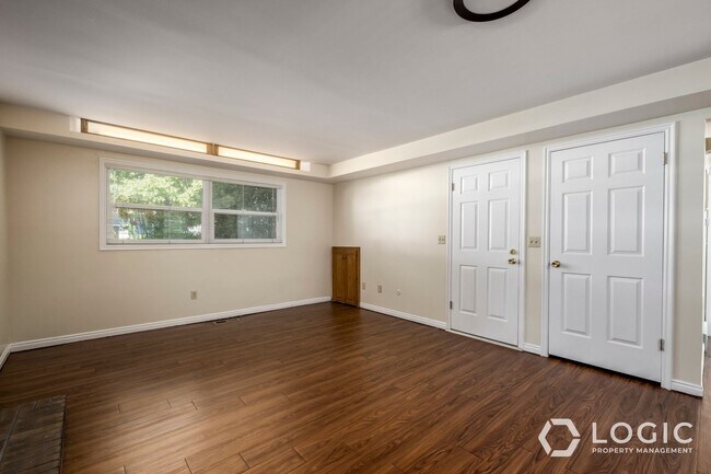 Building Photo - 5613/5617 S 1250 E