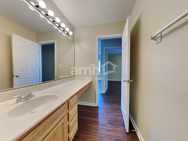 Building Photo - 10399 Peacock Ln