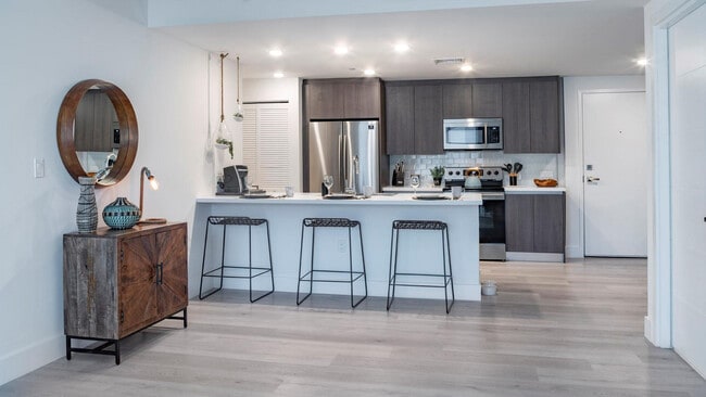 Building Photo - 425-475 E Atlantic Blvd