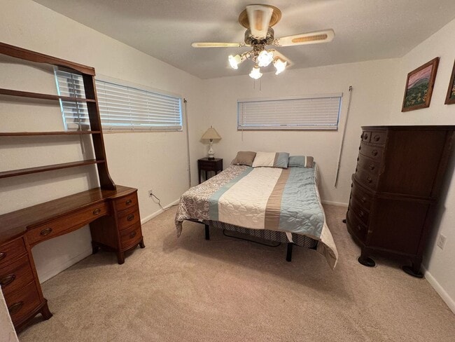 Building Photo - Stylish Florida Living on Crooked Lake