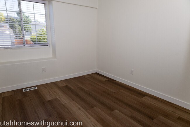 Building Photo - 441 2280 N