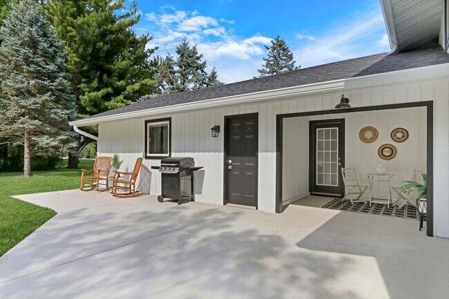 Building Photo - 31340 Liberty Rd