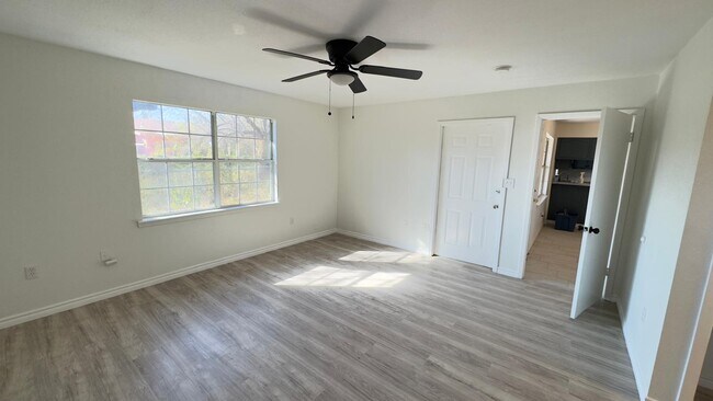 Building Photo - 1239 Glen Haven Dr