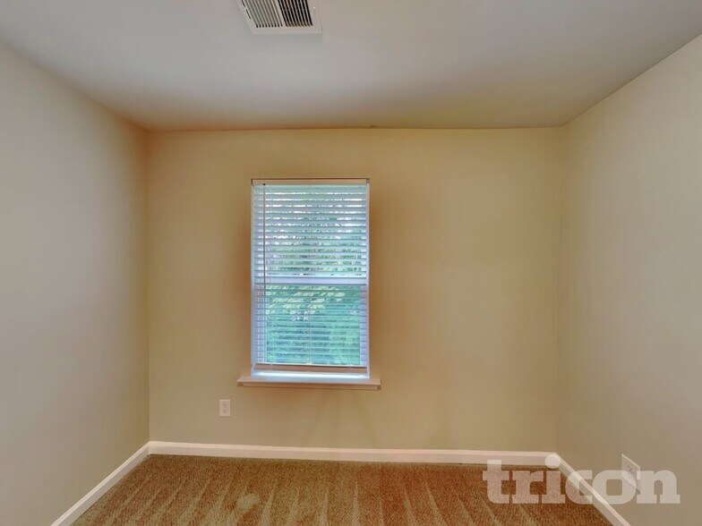 Building Photo - 2275 Wentworth Park Dr