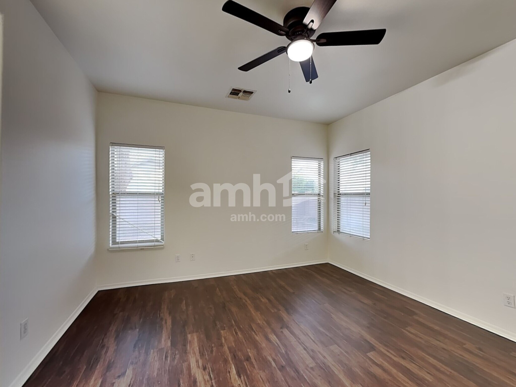 Building Photo - 2852 E Devon Ct