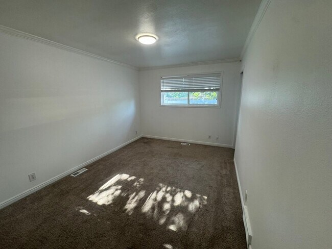 Building Photo - 5972 Roanoke Dr