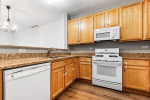 Building Photo - 732 Woodewind Dr