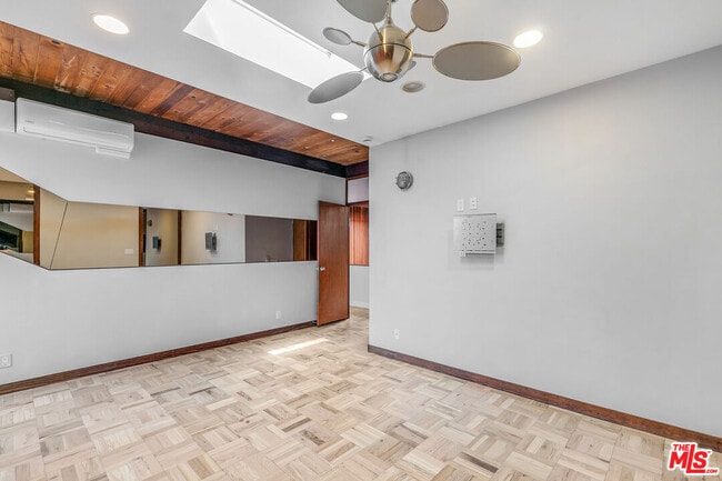 Building Photo - 11616 Chenault St
