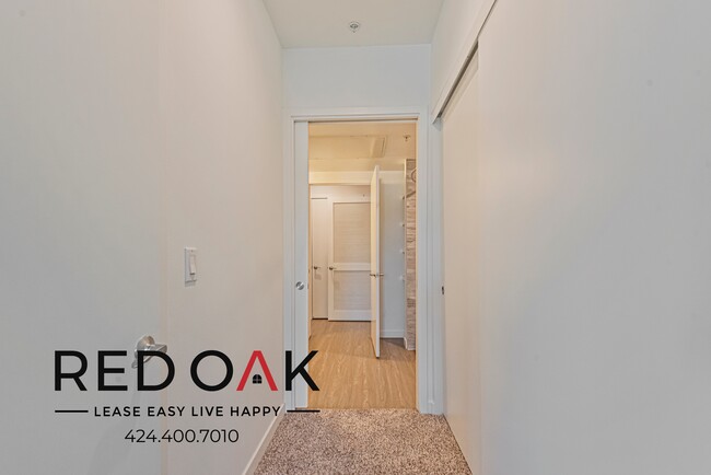 Building Photo - Stunning One Bedroom with Central Heat and...