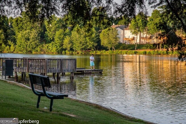 Building Photo - 45 Greenview Dr