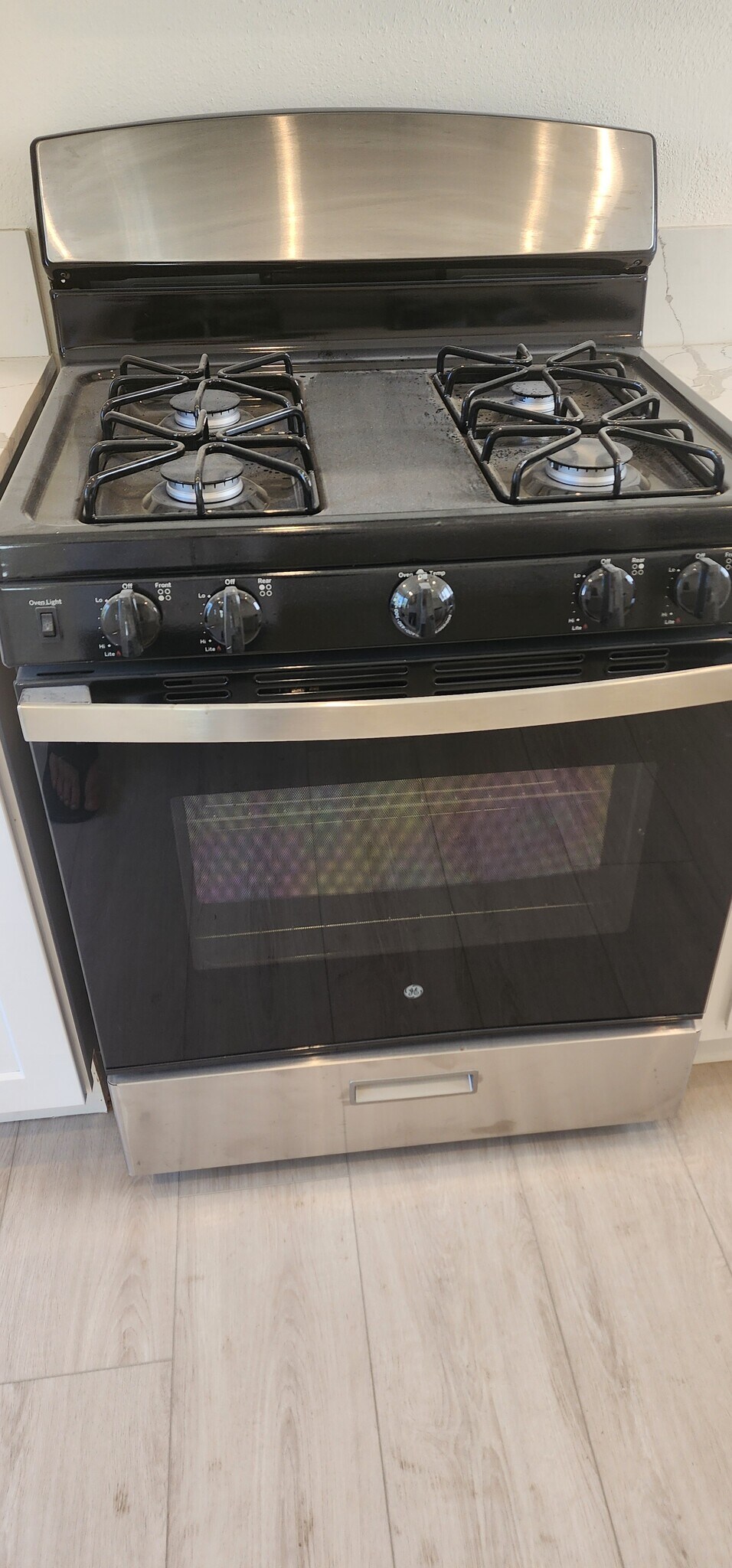 Building Photo - 950 N Kingsley Dr