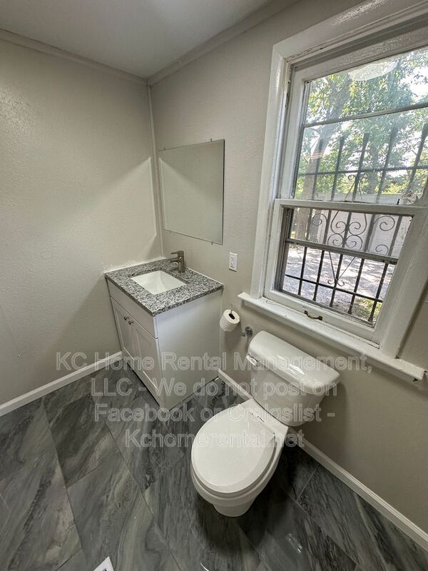Building Photo - 2724 Brooklyn Ave