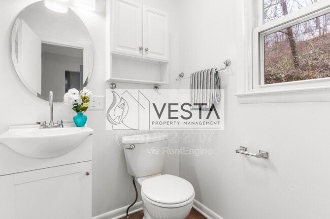 Building Photo - 220 Meredith Lp