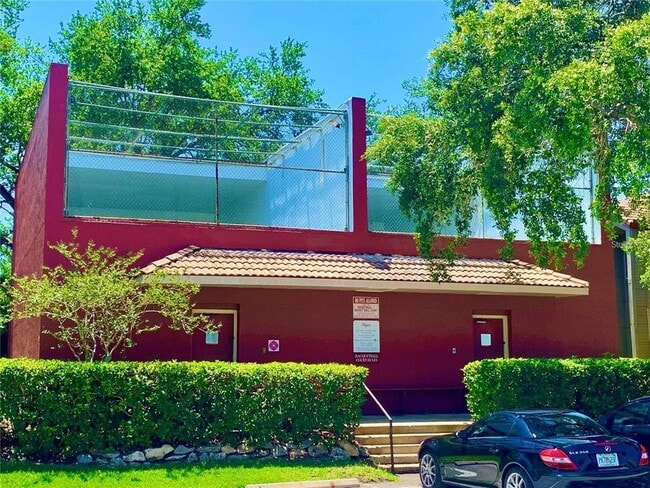 Building Photo - 10265 Gandy Blvd N