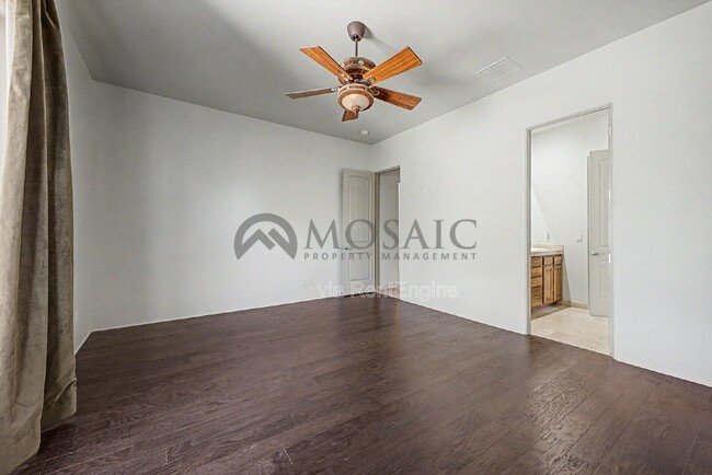 Building Photo - 14006 E Mark Ln