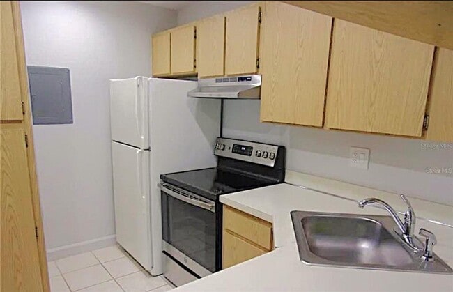 Building Photo - 1344 Pine Ridge Cir E