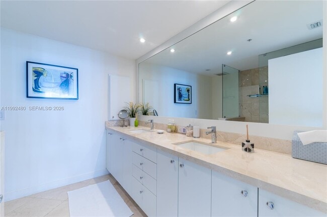 Building Photo - 3400 SW 27th Ave