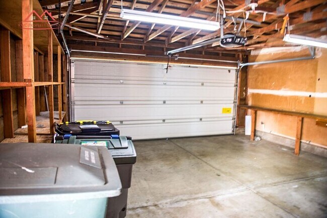 Building Photo - 1355 Sage Hen Way