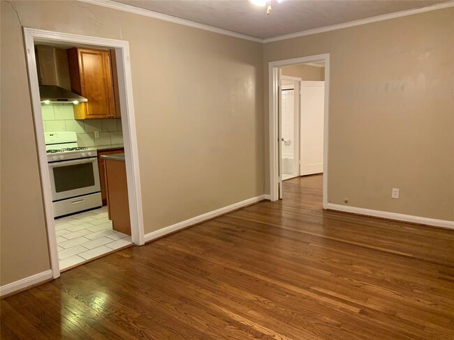 Building Photo - 307 Avondale St