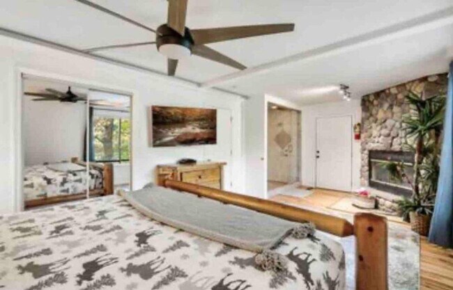 Building Photo - 801 Crystal Br Wy