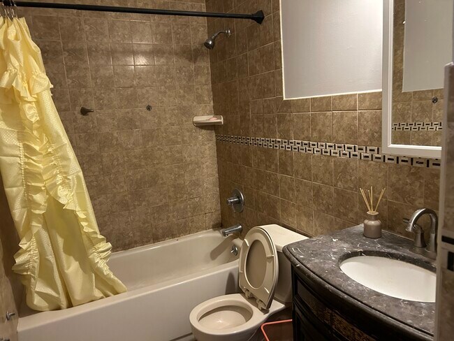 Building Photo - 8 Greene Rd