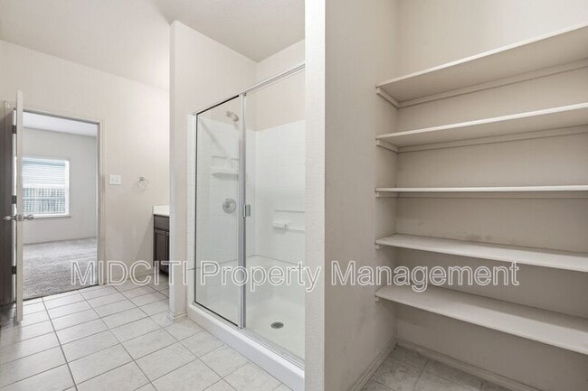 Building Photo - 205 Tallow Trl