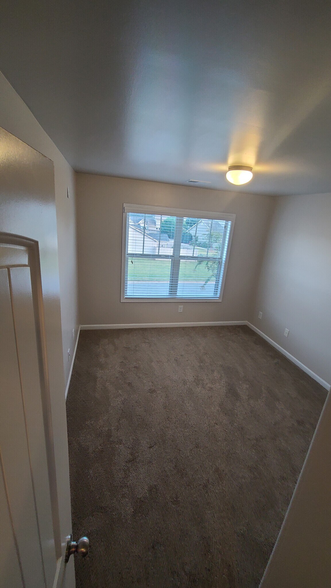 Room 2 - 383 Edgemont Ave